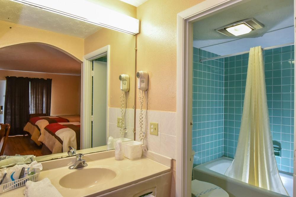 Americas Best Value Inn & Suites Williamstown Εξωτερικό φωτογραφία