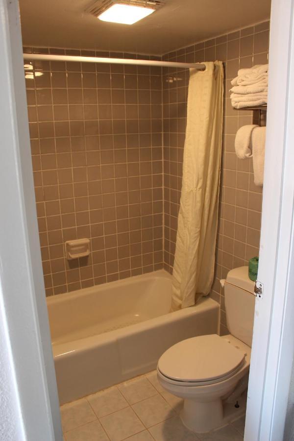 Americas Best Value Inn & Suites Williamstown Εξωτερικό φωτογραφία