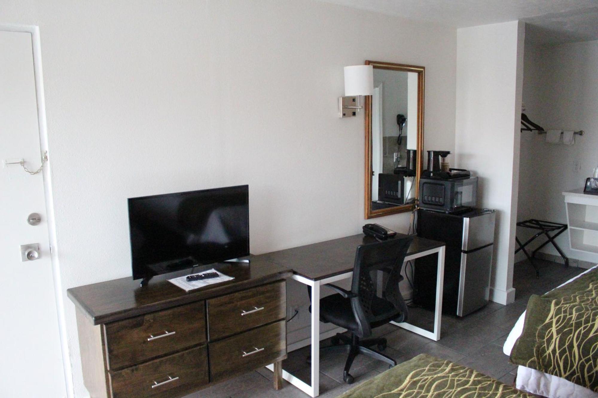 Americas Best Value Inn & Suites Williamstown Εξωτερικό φωτογραφία