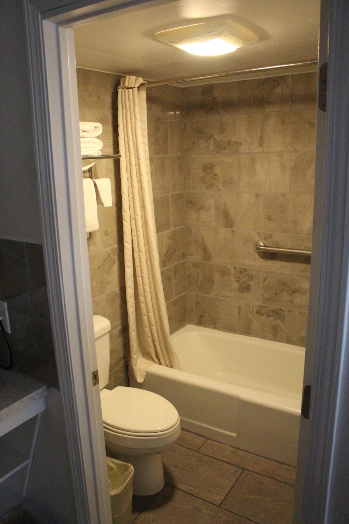 Americas Best Value Inn & Suites Williamstown Εξωτερικό φωτογραφία