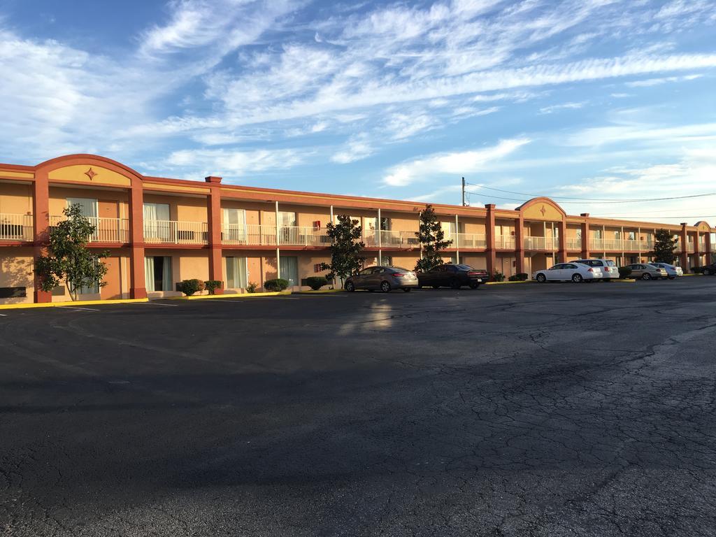 Americas Best Value Inn & Suites Williamstown Εξωτερικό φωτογραφία