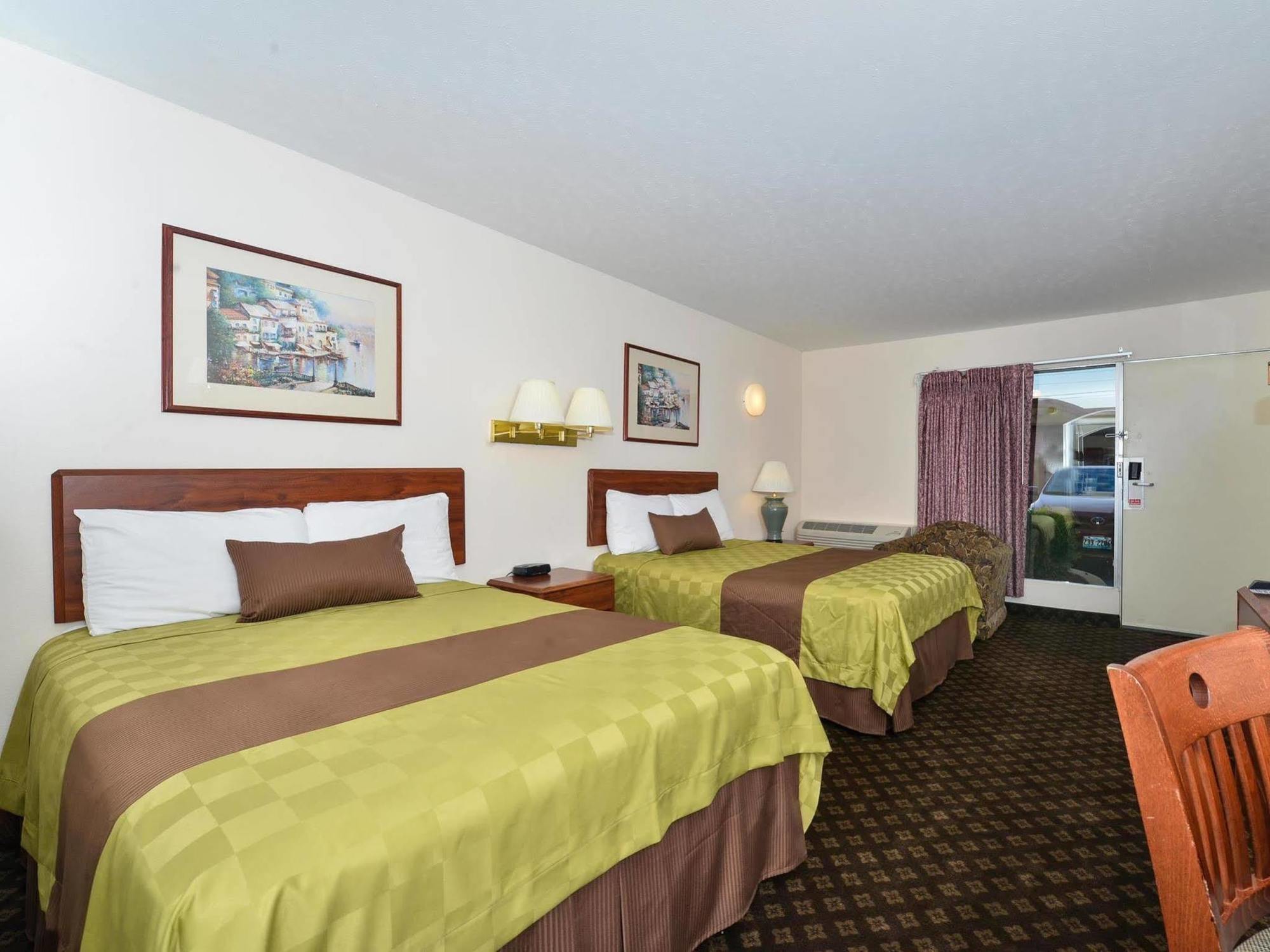 Americas Best Value Inn & Suites Williamstown Εξωτερικό φωτογραφία