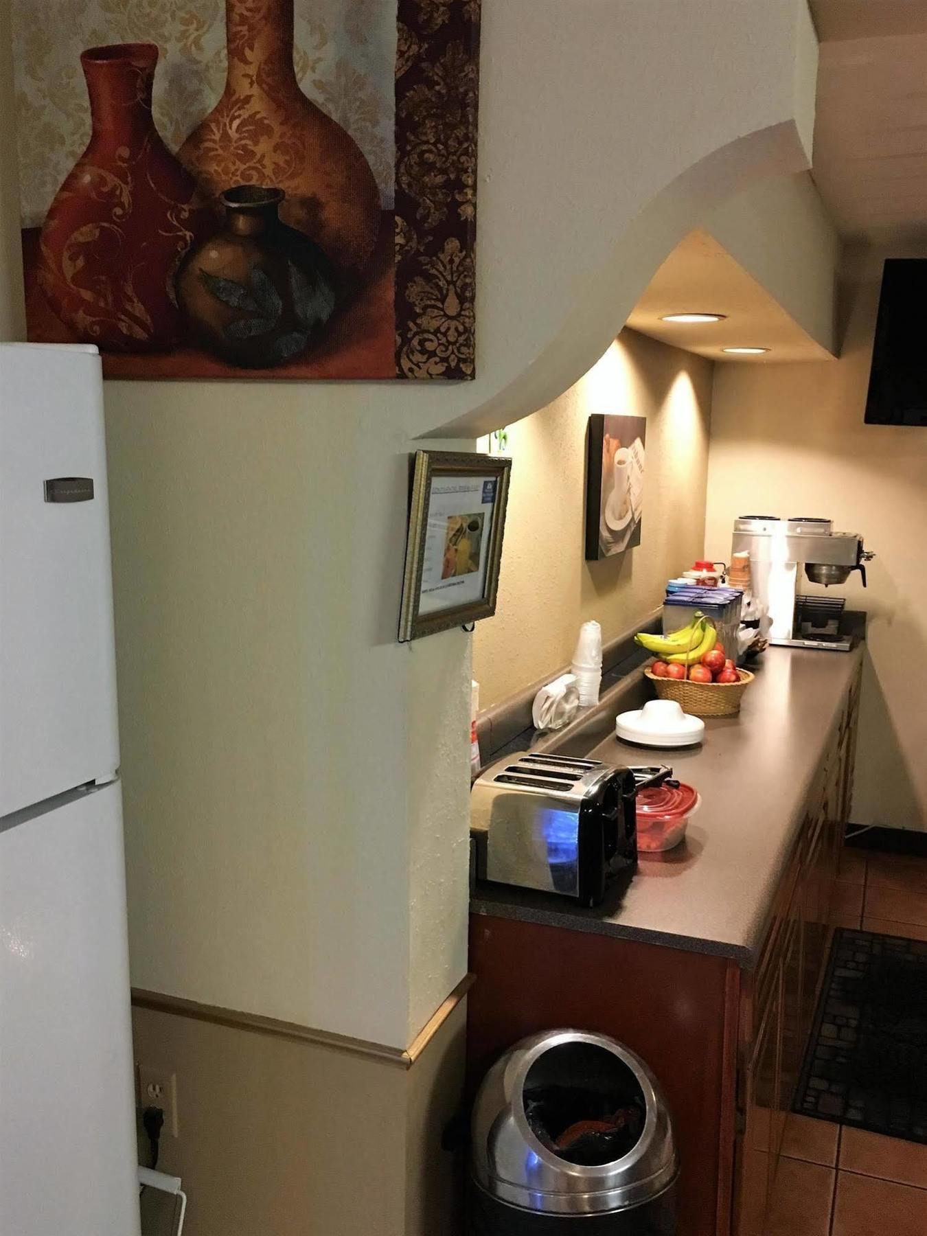 Americas Best Value Inn & Suites Williamstown Εξωτερικό φωτογραφία