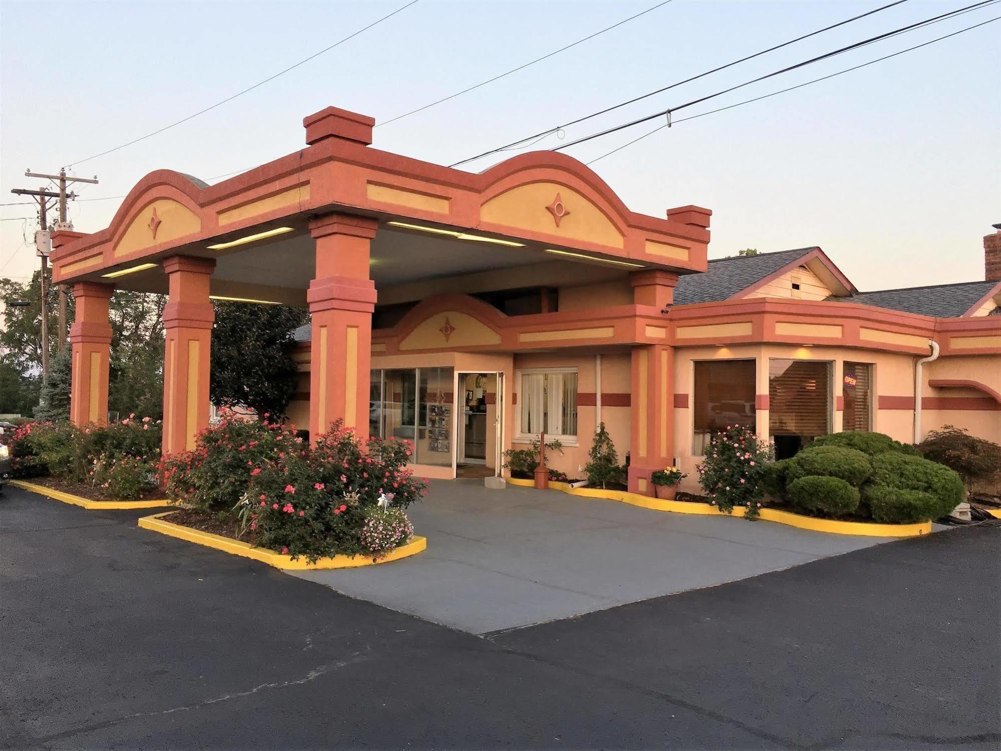 Americas Best Value Inn & Suites Williamstown Εξωτερικό φωτογραφία
