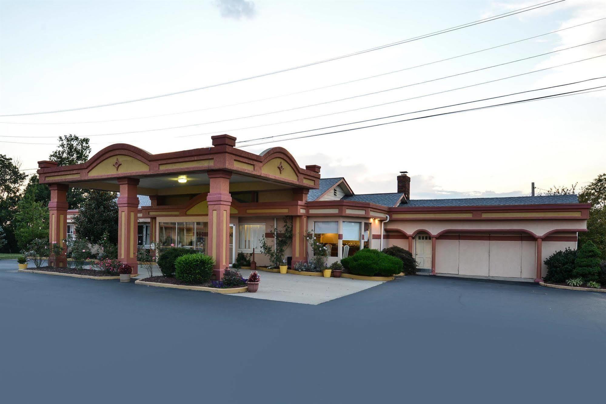 Americas Best Value Inn & Suites Williamstown Εξωτερικό φωτογραφία