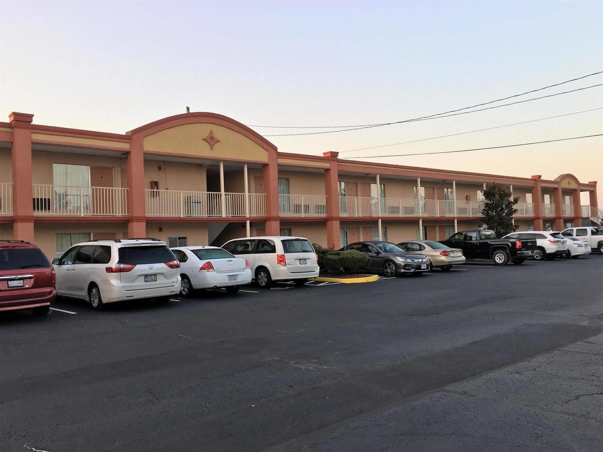 Americas Best Value Inn & Suites Williamstown Εξωτερικό φωτογραφία