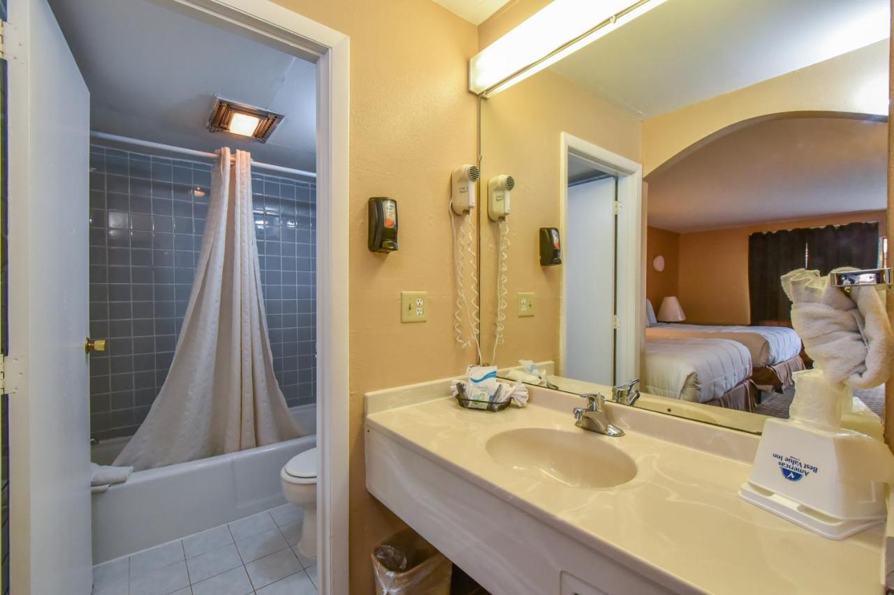 Americas Best Value Inn & Suites Williamstown Εξωτερικό φωτογραφία