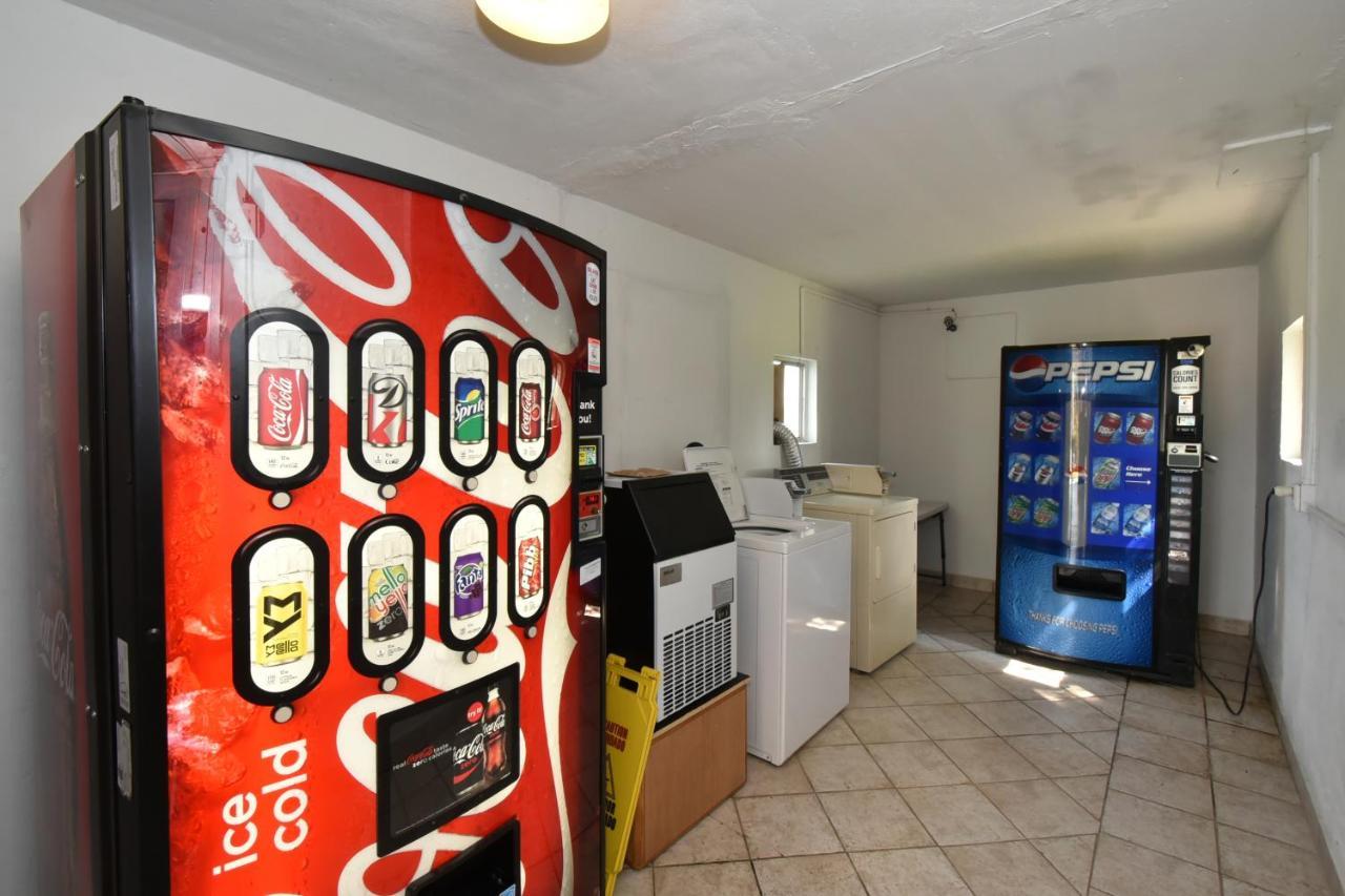 Americas Best Value Inn & Suites Williamstown Εξωτερικό φωτογραφία